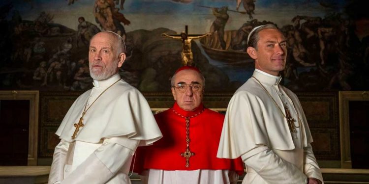 Jude Law, John Malkovich, e Silvio Orlando em The New Pope (2019)
