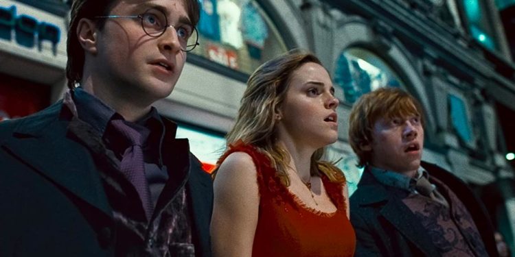 Rupert Grint, Daniel Radcliffe, e Emma Watson em Harry Potter e as Relíquias da Morte Parte 1 (2010)
